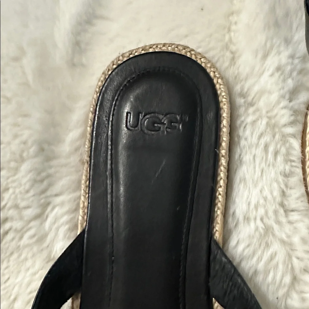 UGG Black leather flip flop. Size 8. Excellent condition. - Picture 3 of 6